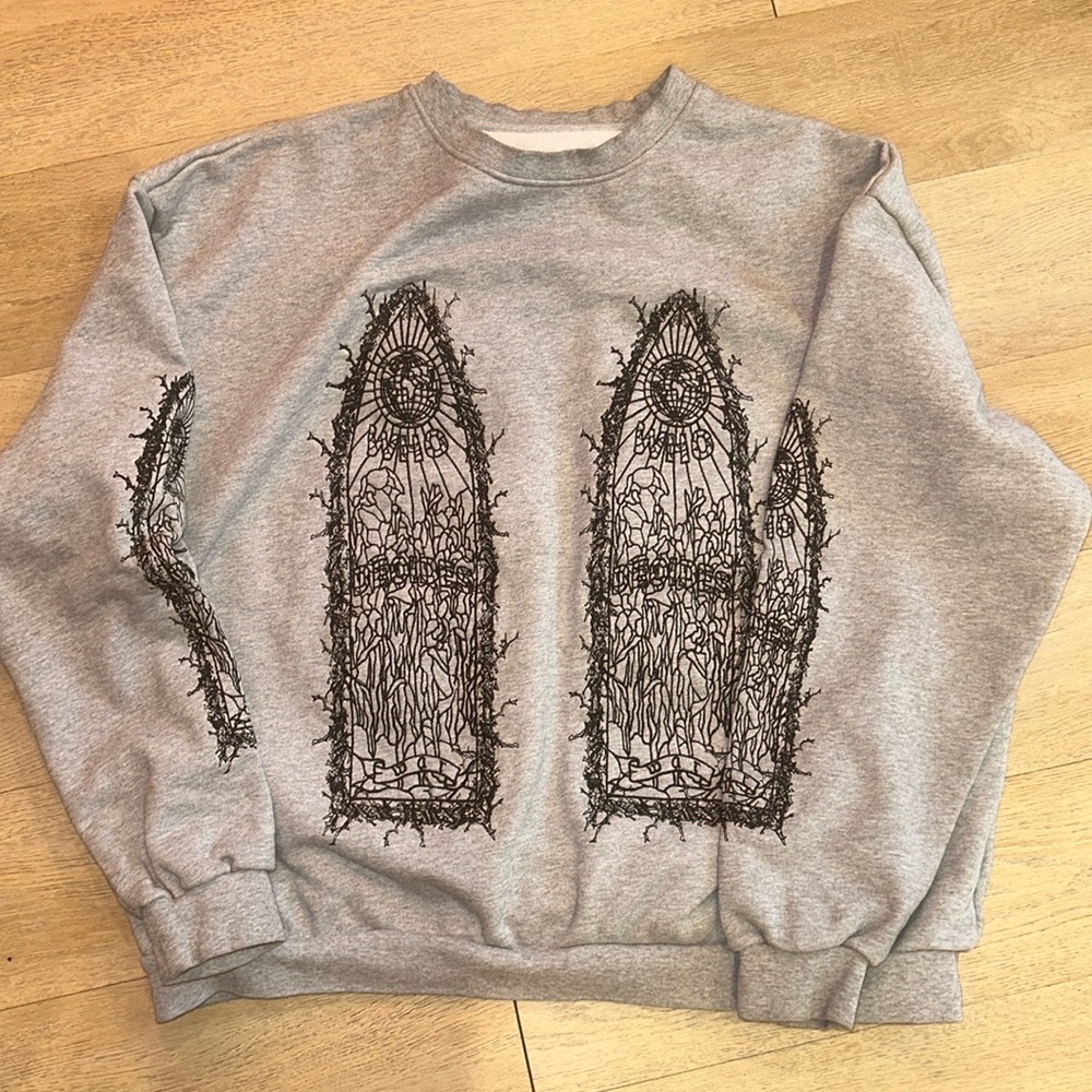 who decides war sweater worn once